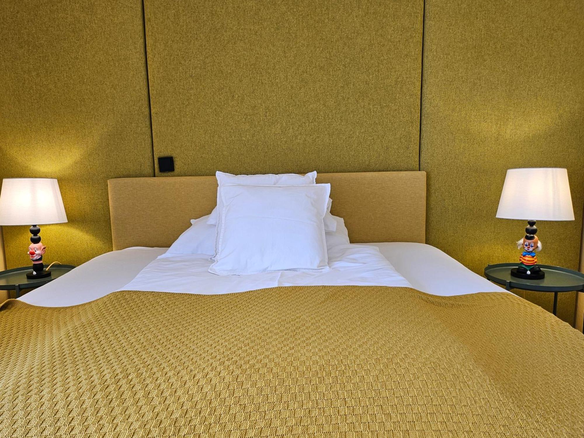 Yellow Flat By Grazrentals With Best Location & Free Parking Exterior photo
