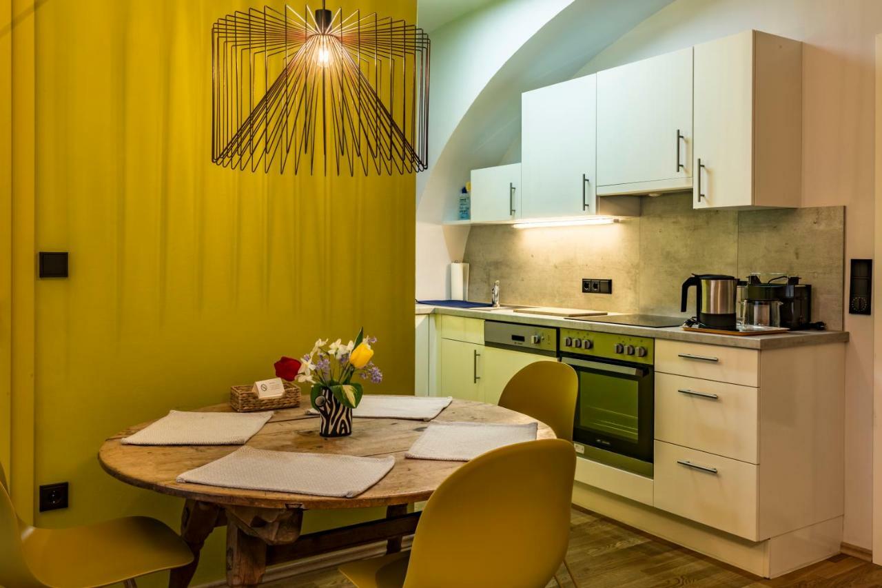 Yellow Flat By Grazrentals With Best Location & Free Parking Exterior photo
