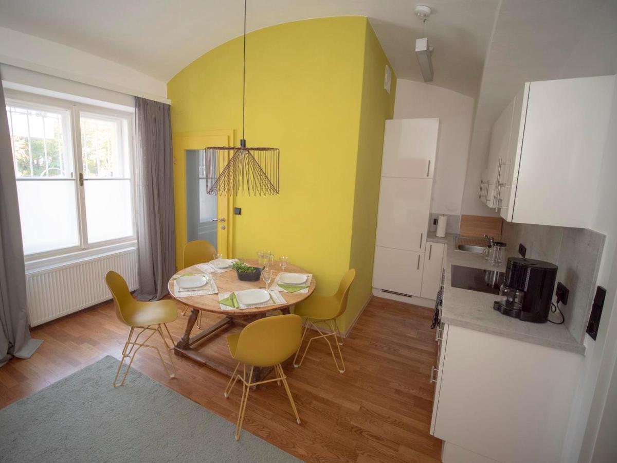 Yellow Flat By Grazrentals With Best Location & Free Parking Exterior photo